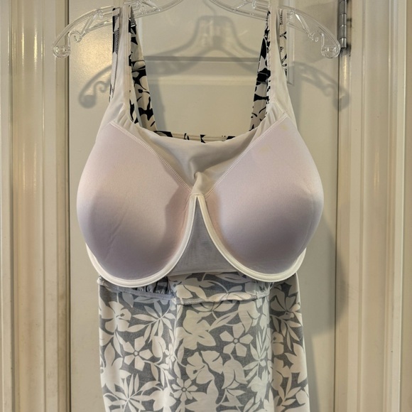 Lands End tankini underwire top, square neckline, size 20W G cup, EUC. - Picture 4 of 4
